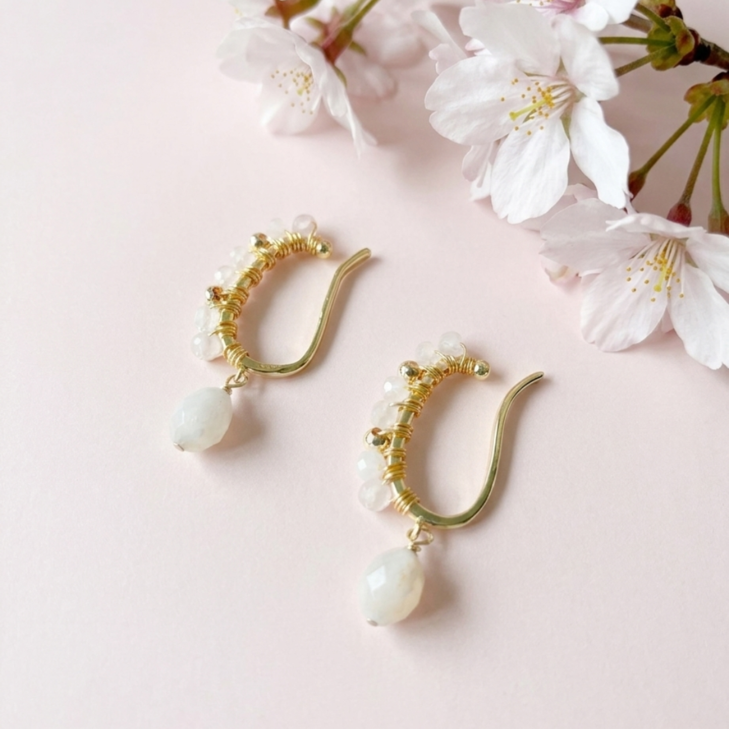 【★送料無料★】【✦14kgf金属アレ対応✦】天然石  桜の季節限定･:*チェリーブロッサムアゲートのイヤーカフ