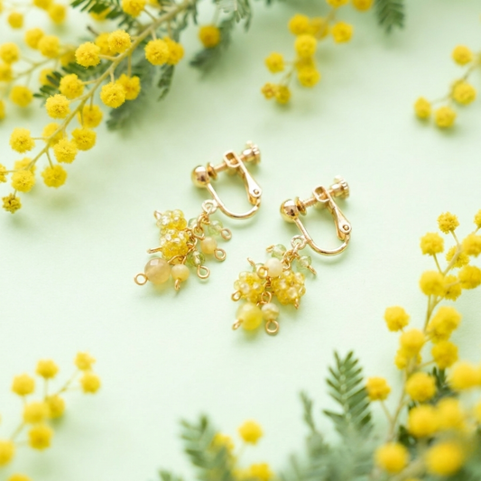 【★送料無料★】〜プレゼントにも♪〜ふわふわミモザのイエローオパールイヤリング　天然石【14kgf】