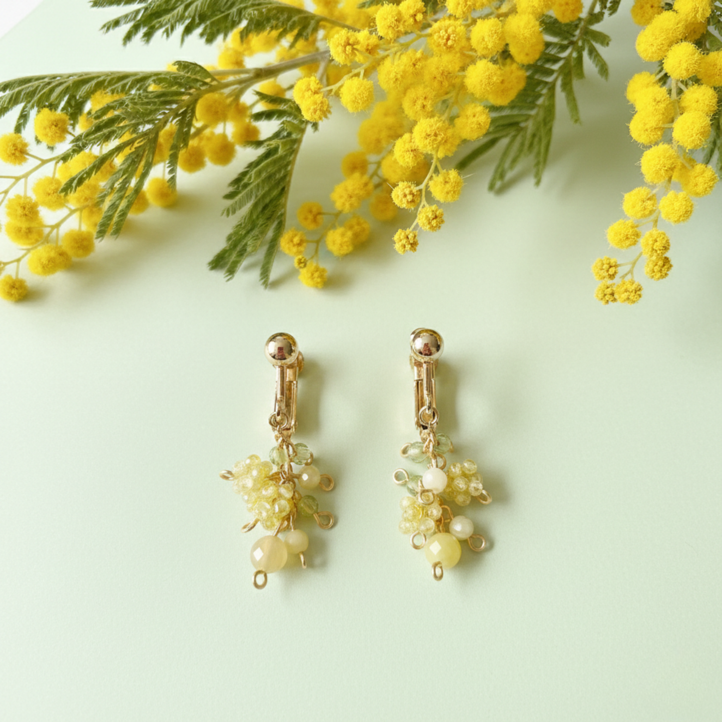 【★送料無料★】〜プレゼントにも♪〜ふわふわミモザのイエローオパールイヤリング　天然石【14kgf】