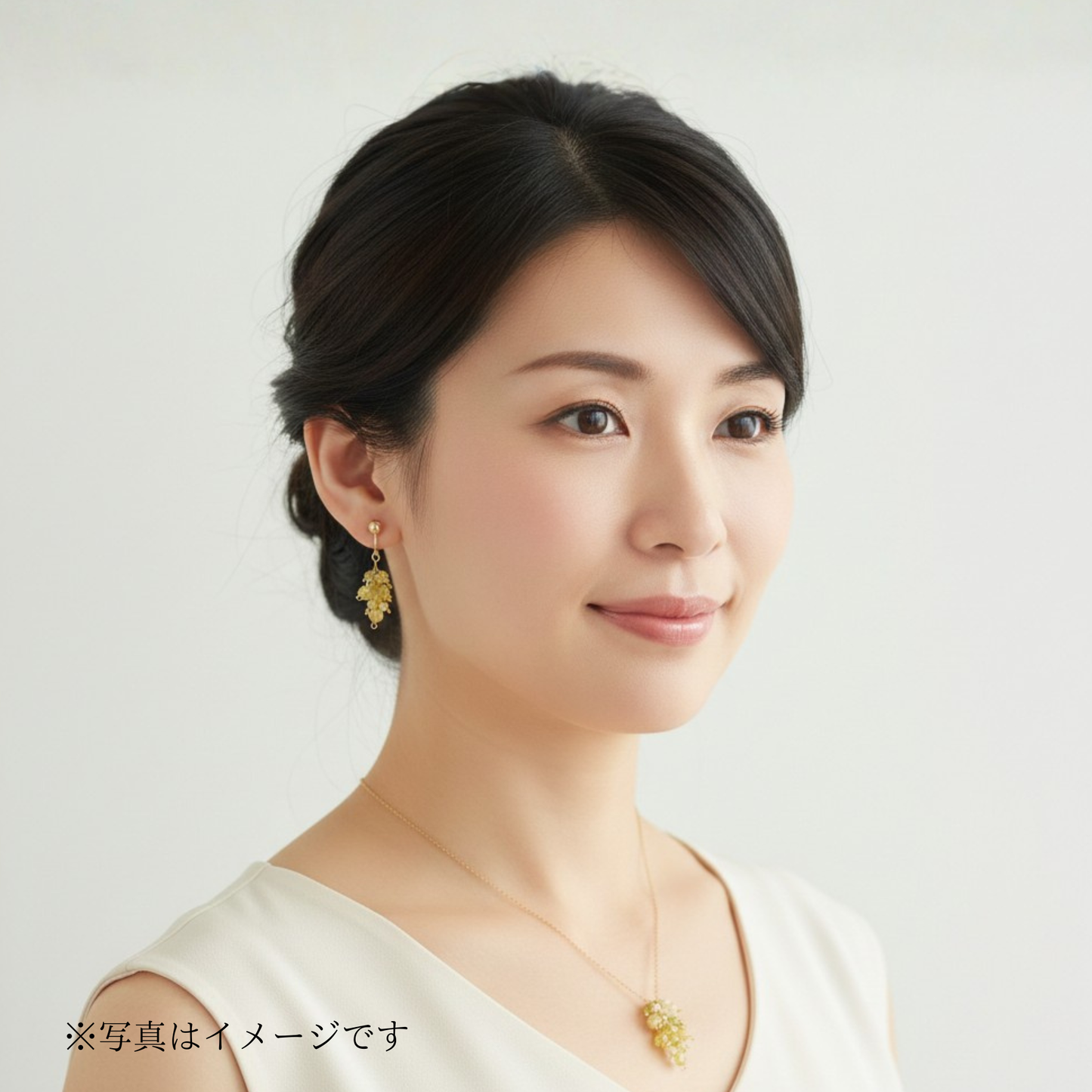 【★送料無料★】〜プレゼントにも♪〜ふわふわミモザのイエローオパールイヤリング　天然石【14kgf】