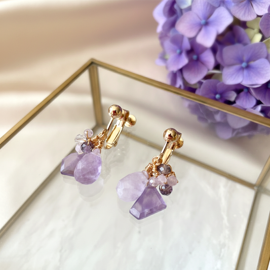 【★送料無料★】2月の誕生石〜優しい色合いが綺麗なラベンダーアメシストイヤリング　天然石【14kgf金属アレルギー対応】