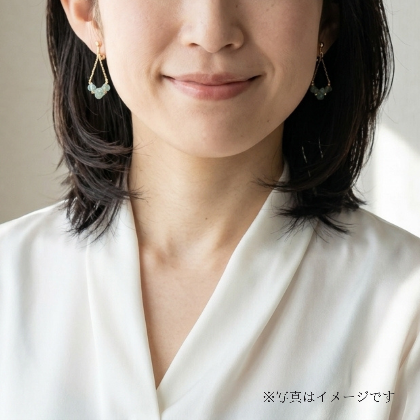 アパタイトの揺れるチェーンイヤリング｜天然石｜上品｜大人可愛い｜ギフトにも｜14kgf金属アレルギー対応