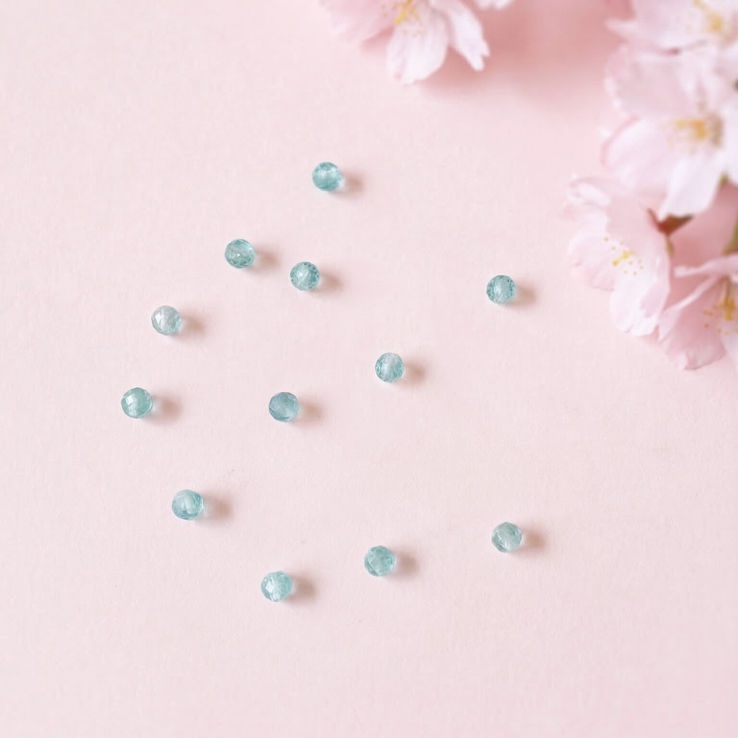 【14kgf金属アレルギー対応】〜選べる天然石〜アパタイトのイヤーカフ