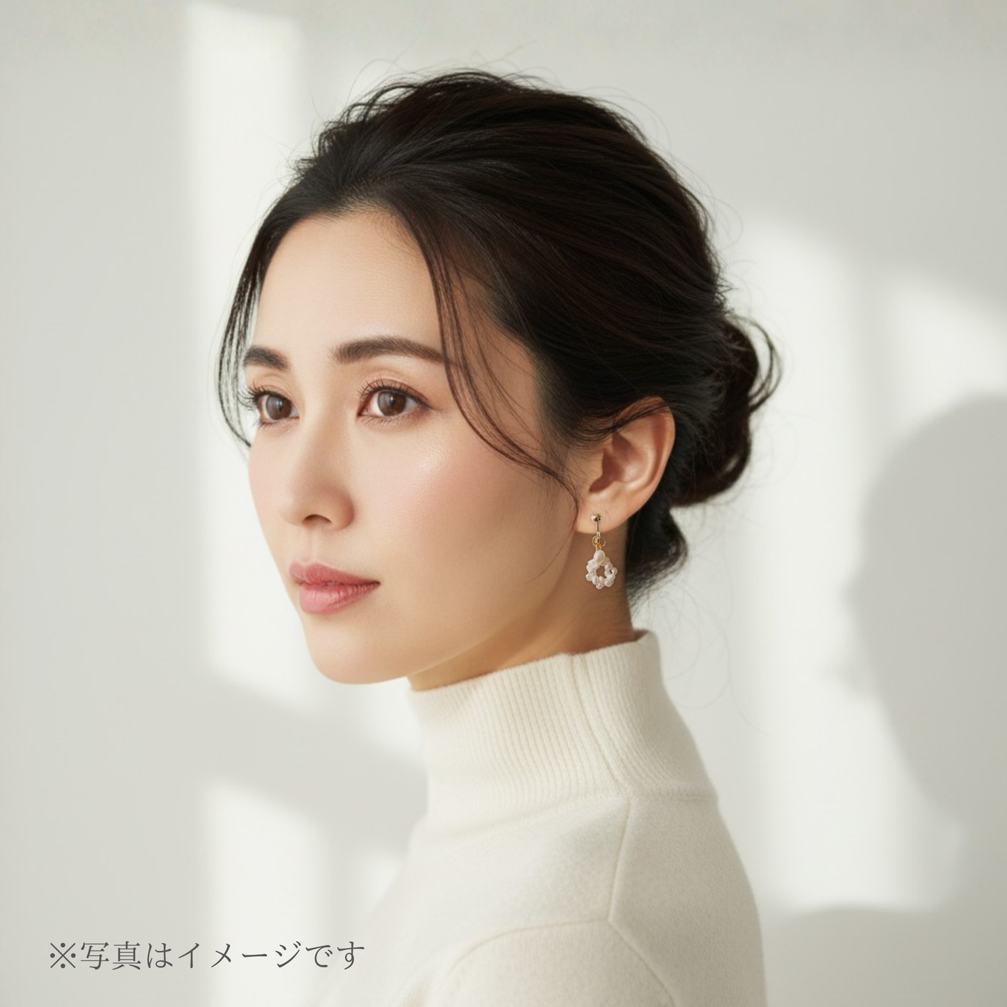 【★送料無料★】【✦14kgf金属アレルギー対応✦】  〜6月の誕生石〜 ふわふわ雪のリースのような淡水パールのイヤリング