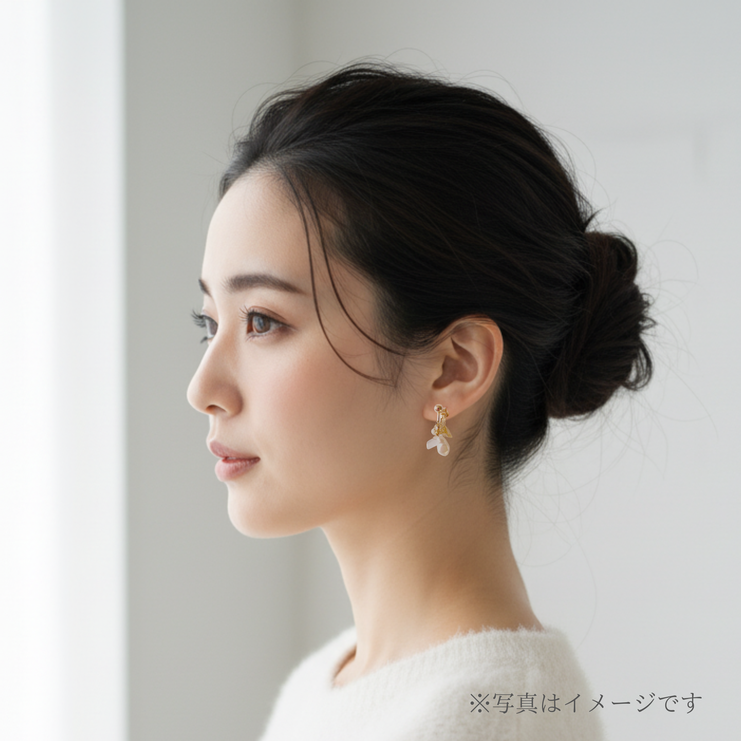 【★送料無料★】天然石　艶やか淡水パールの雫が揺れるイヤリング　【14kgf金属アレルギー対応】