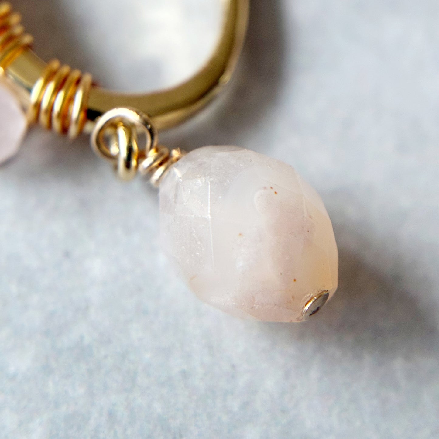 【★送料無料★】【✦14kgf金属アレ対応✦】天然石  桜の季節限定･:*チェリーブロッサムアゲートのイヤーカフ