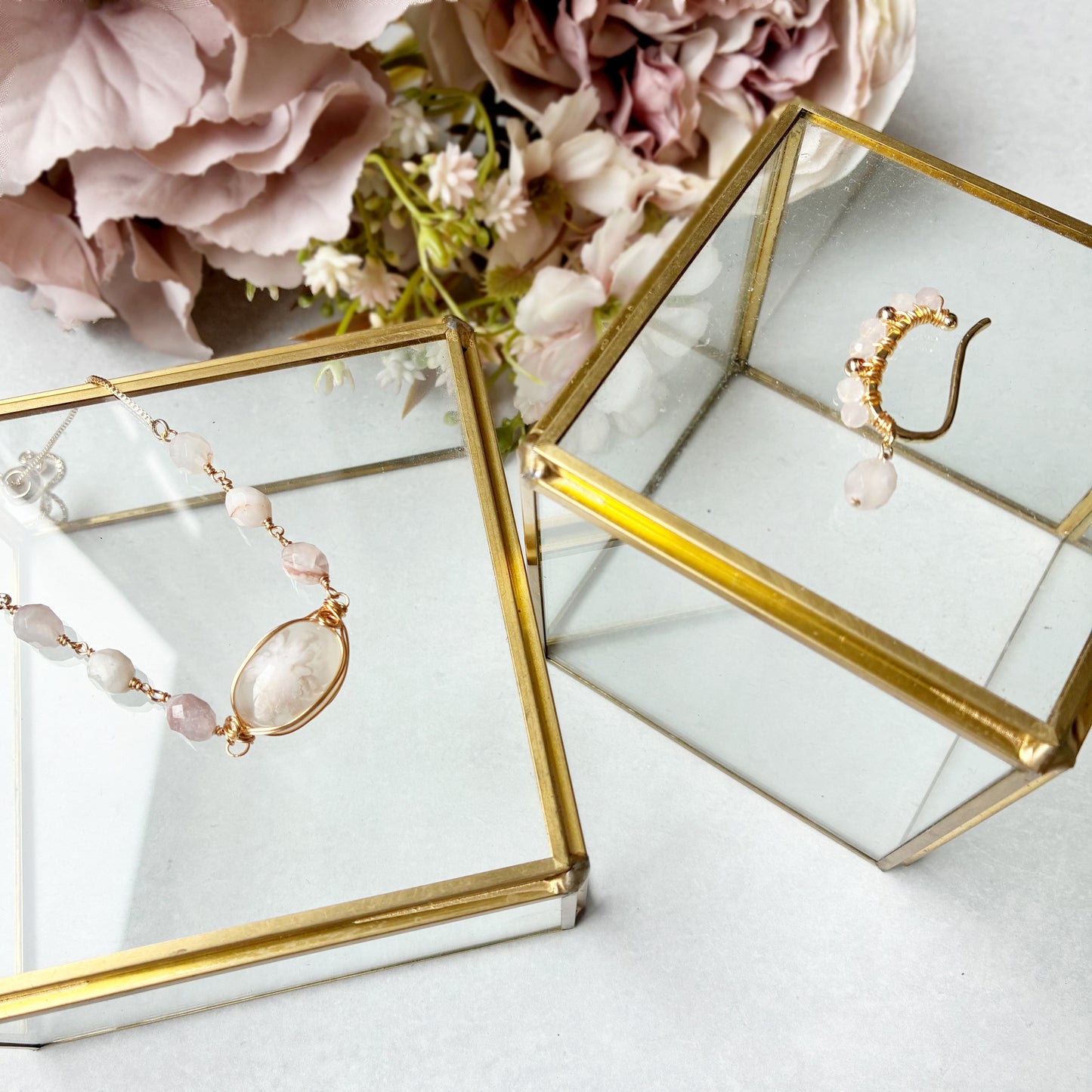 【★送料無料★】【✦14kgf金属アレ対応✦】天然石  桜の季節限定･:*チェリーブロッサムアゲートのイヤーカフ