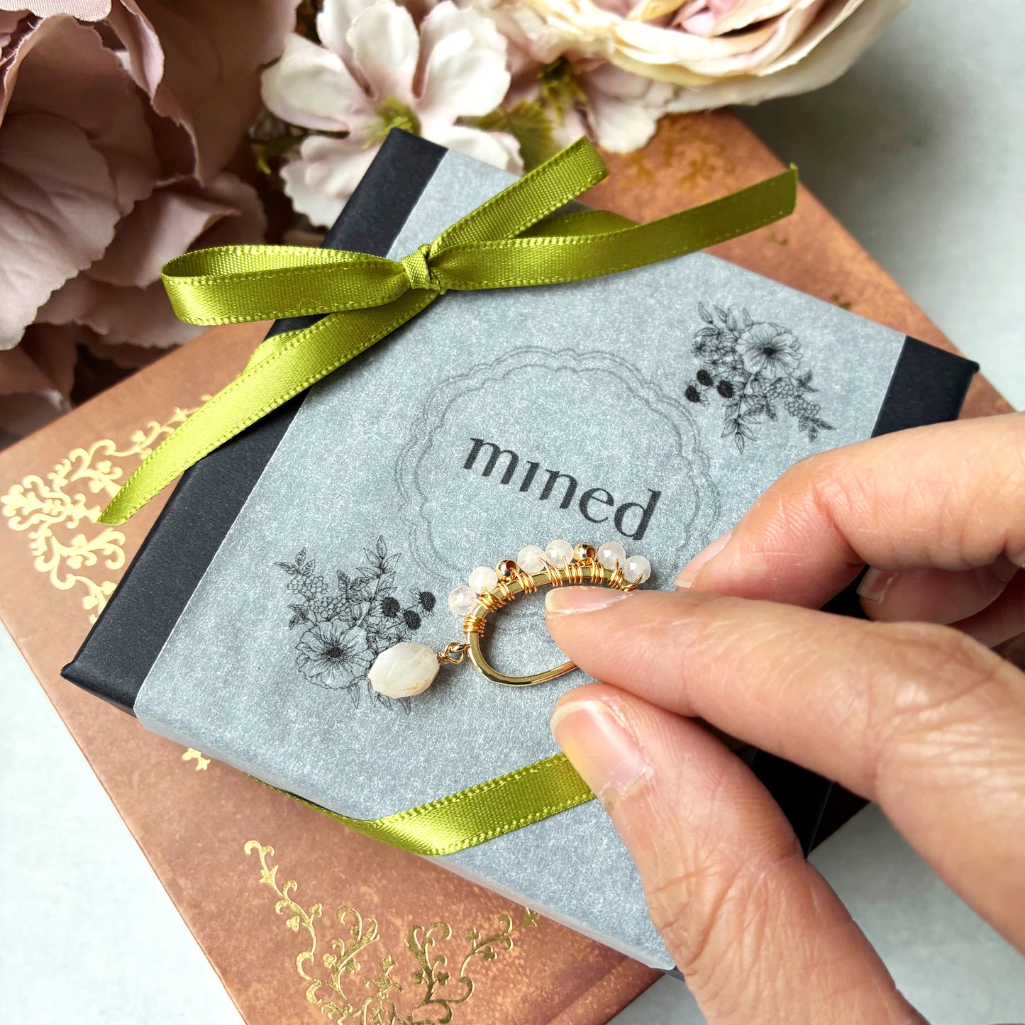 【★送料無料★】【✦14kgf金属アレ対応✦】天然石  桜の季節限定･:*チェリーブロッサムアゲートのイヤーカフ