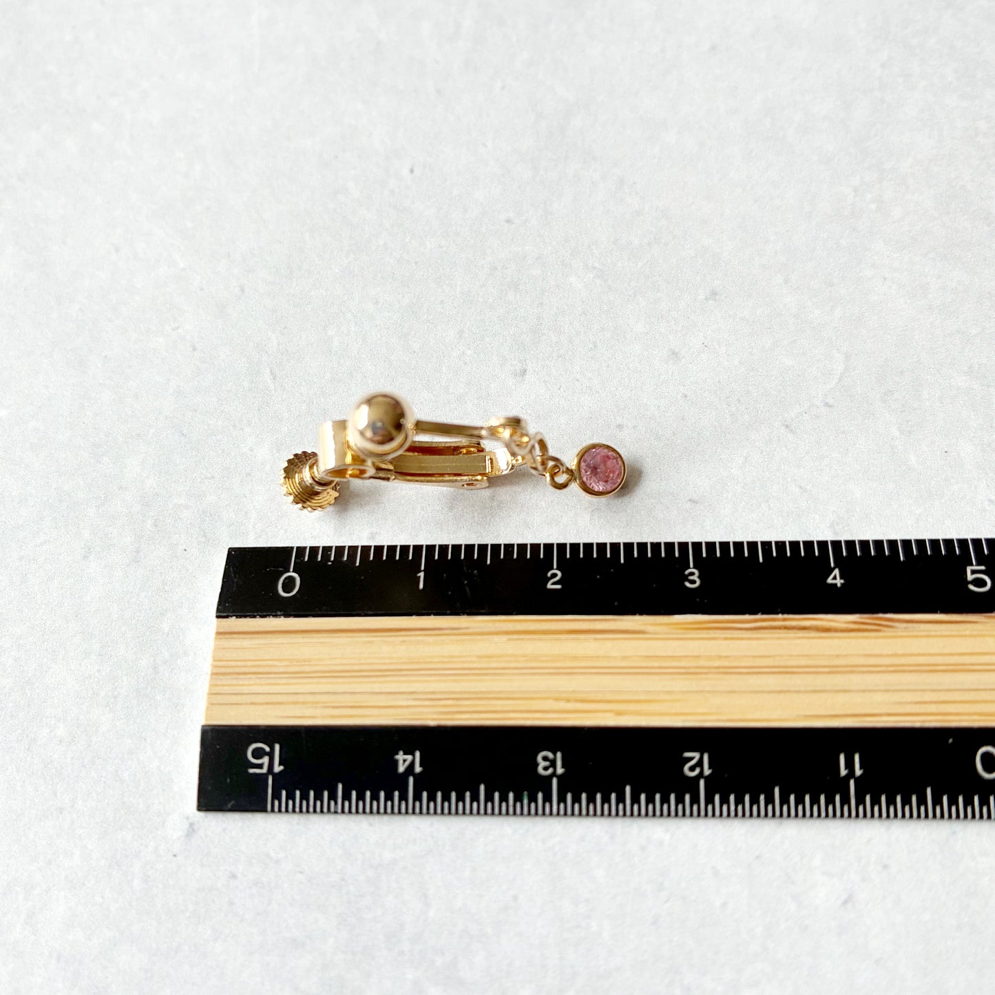 【★送料無料★】シンプルで上品、オフィスにも使える天然石イヤリング｜4月誕生石モアサナイト｜天然石アクセサリー｜14kgf金属アレルギー対応