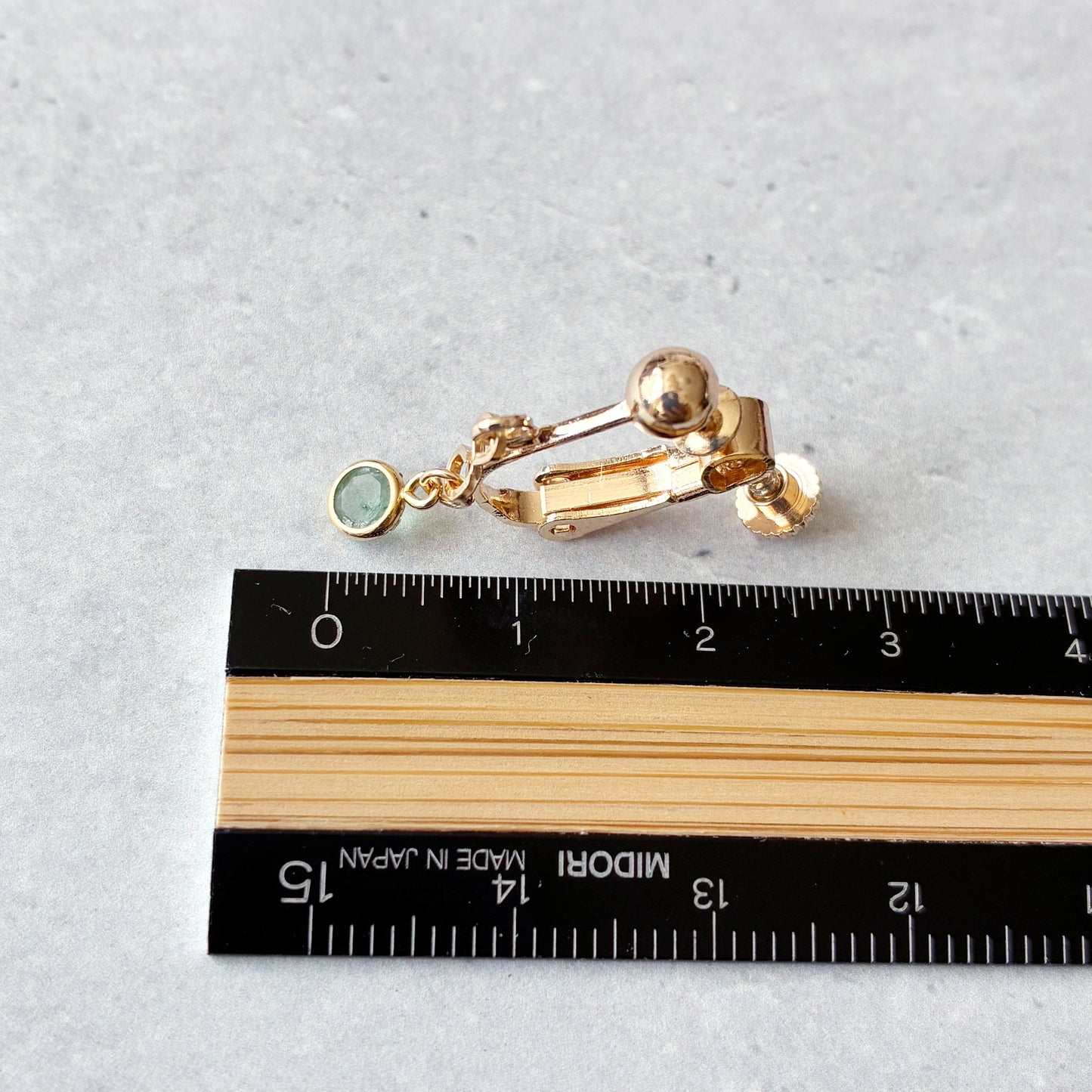 【★送料無料★】シンプルで上品、オフィスにも使える天然石イヤリング｜5月誕生石グリーンアベンチュリン｜天然石アクセサリー｜14kgf金属アレルギー対応