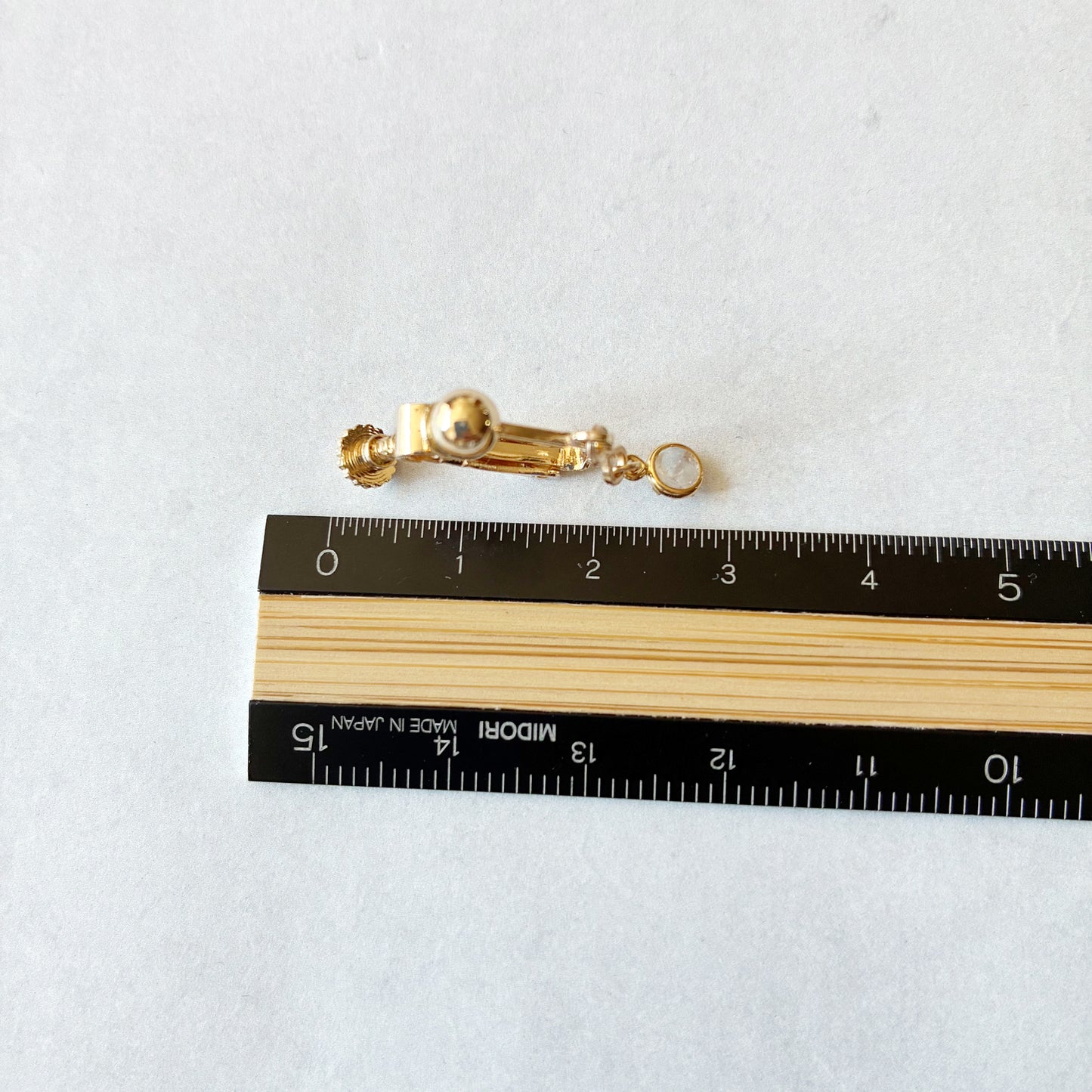 【★送料無料★】シンプルで上品、オフィスにも使える天然石イヤリング｜6月誕生石ムーンストーン｜天然石アクセサリー｜14kgf