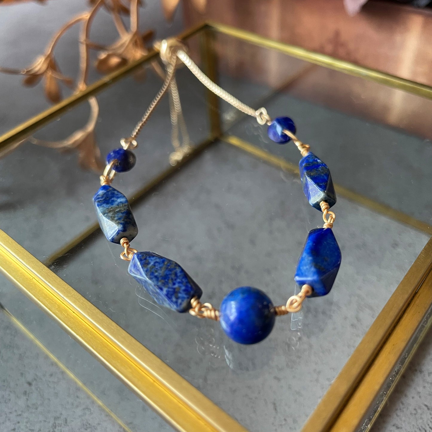 【★送料無料★】【✦14kgf金属アレルギー対応✦】天然石 真冬の夜空のラピスラズリのブレスレット