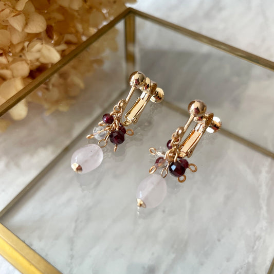 【★送料無料★】天然石　1月の誕生石〜ガーネットと桜色ローズクォーツの揺れるイヤリング