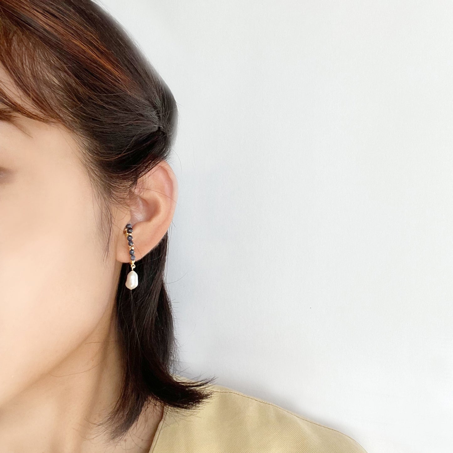 〜9月の誕生石〜 海の宝石ブルーの輝きサファイアのイヤーカフ