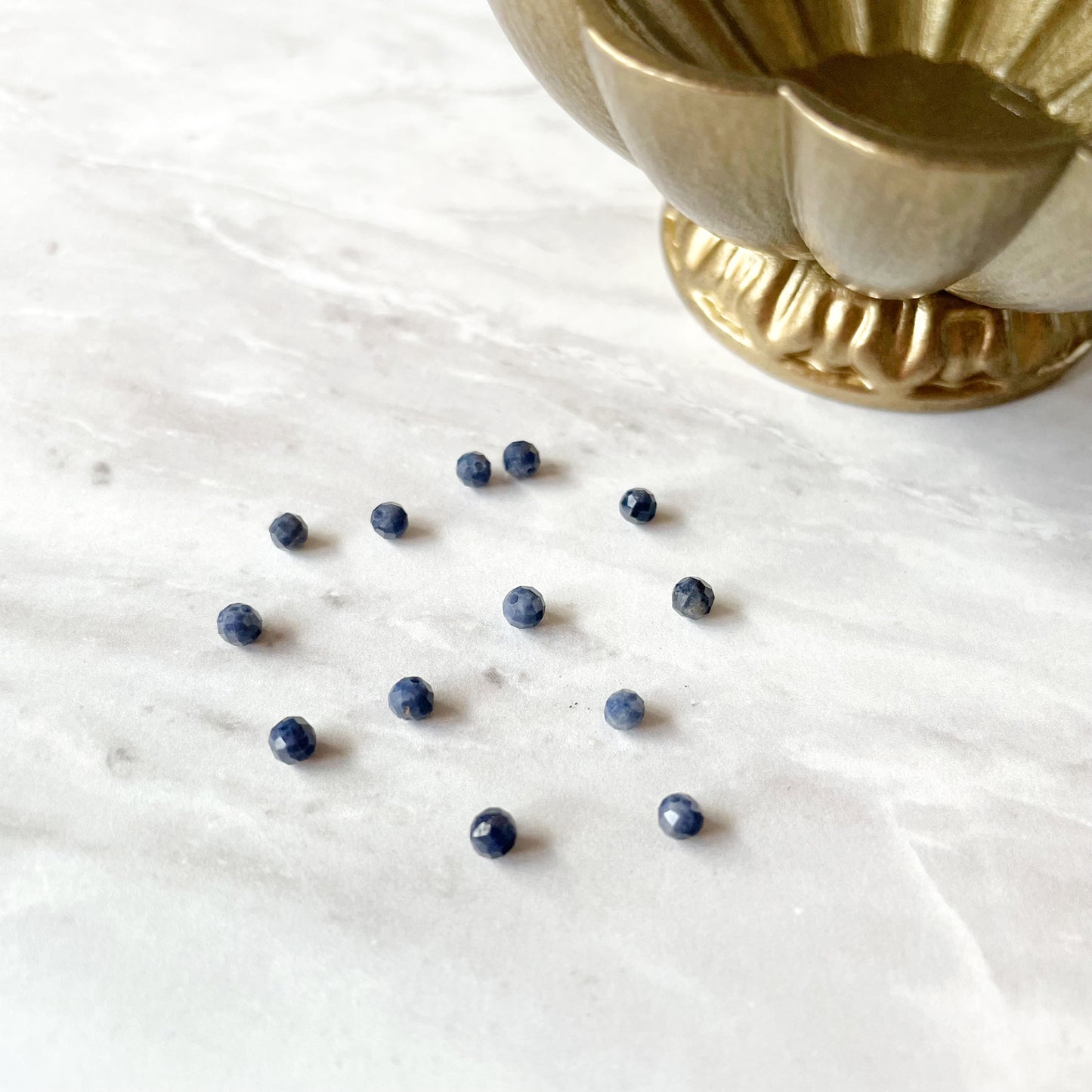 【★送料無料★】〜9月の誕生石〜 海の宝石ブルーの輝きサファイアのふんわり揺れるイヤリング