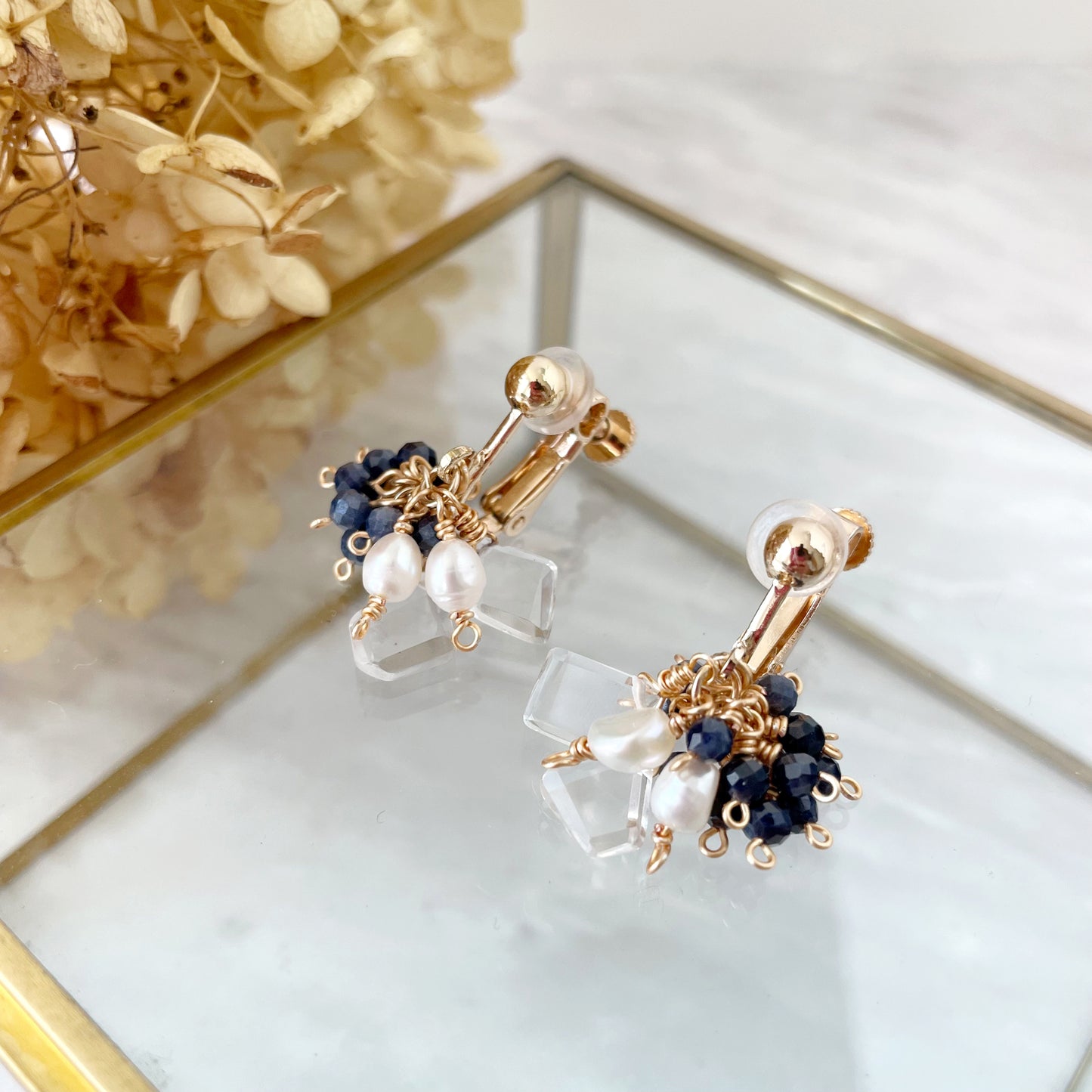 【★送料無料★】〜9月の誕生石〜 海の宝石ブルーの輝きサファイアのふんわり揺れるイヤリング