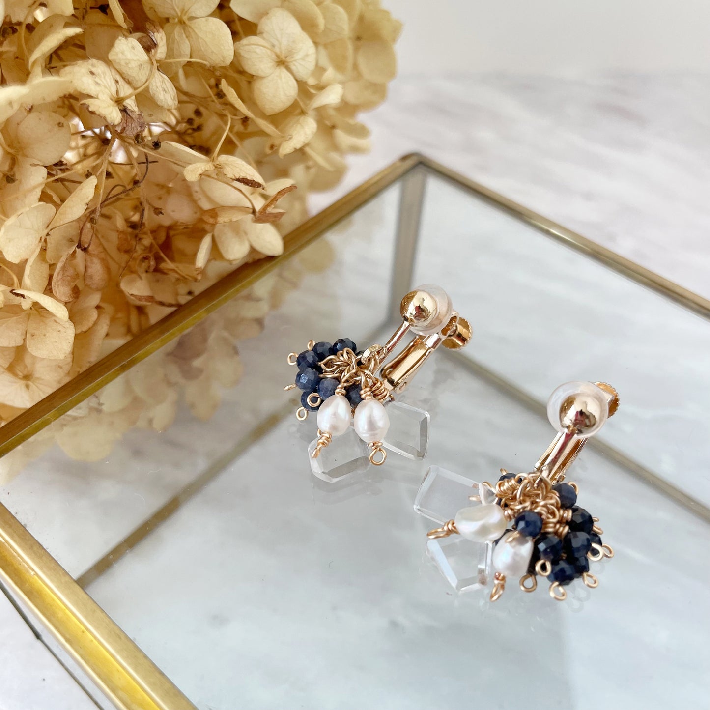 【★送料無料★】〜9月の誕生石〜 海の宝石ブルーの輝きサファイアのふんわり揺れるイヤリング