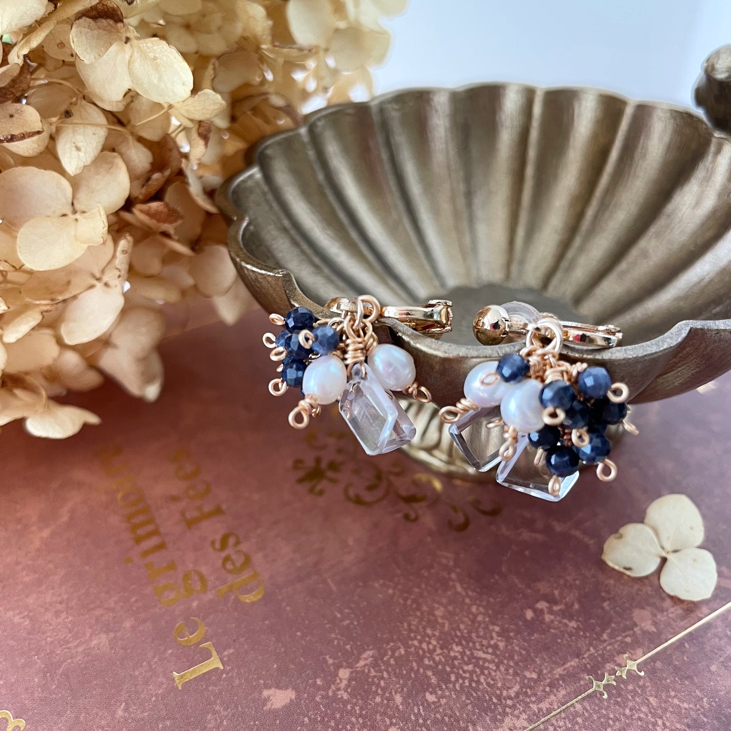 【★送料無料★】〜9月の誕生石〜 海の宝石ブルーの輝きサファイアのふんわり揺れるイヤリング