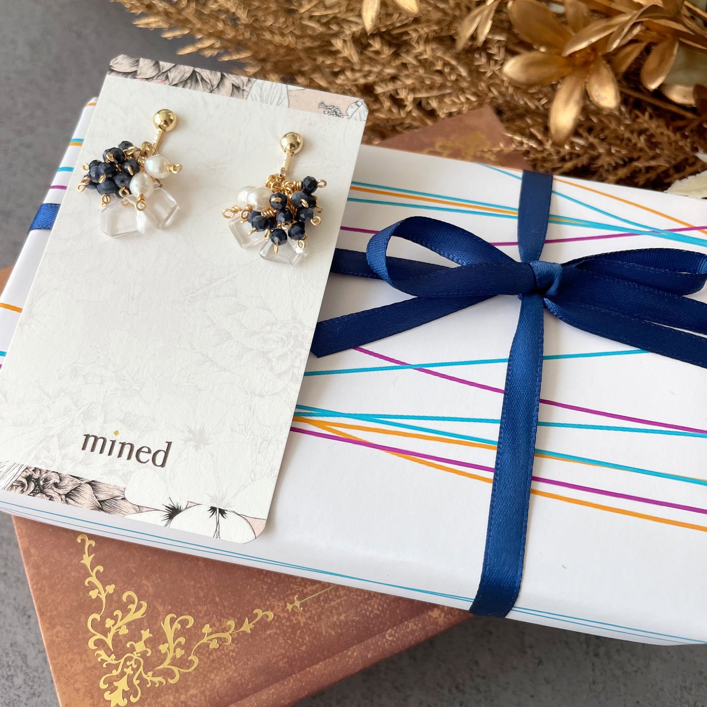 【★送料無料★】〜9月の誕生石〜 海の宝石ブルーの輝きサファイアのふんわり揺れるイヤリング