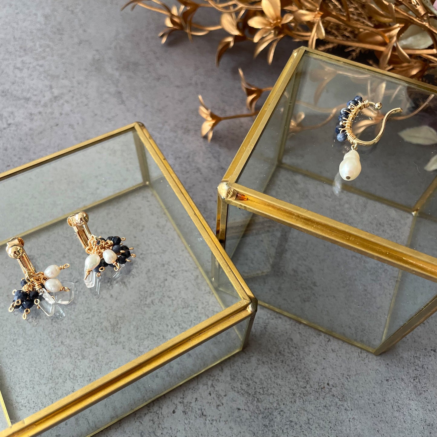 【★送料無料★】〜9月の誕生石〜 海の宝石ブルーの輝きサファイアのふんわり揺れるイヤリング