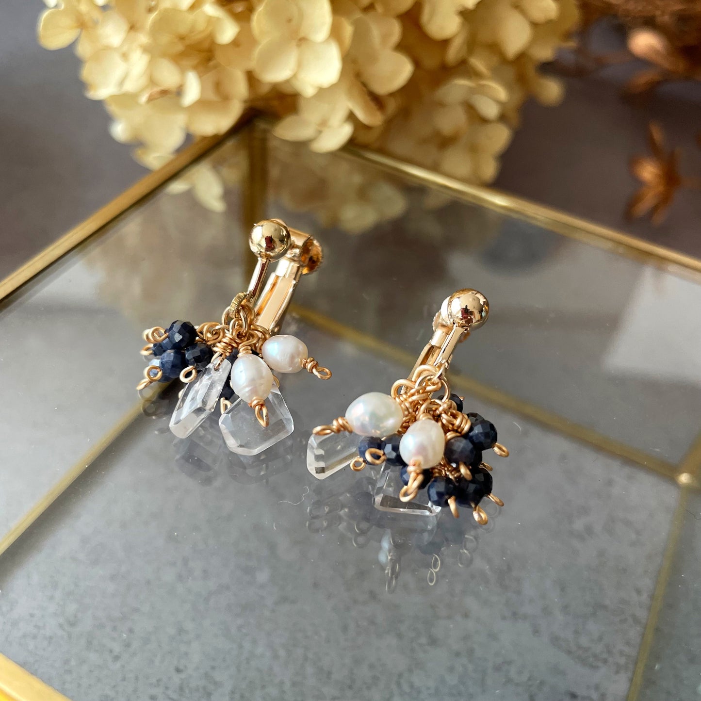 【★送料無料★】〜9月の誕生石〜 海の宝石ブルーの輝きサファイアのふんわり揺れるイヤリング