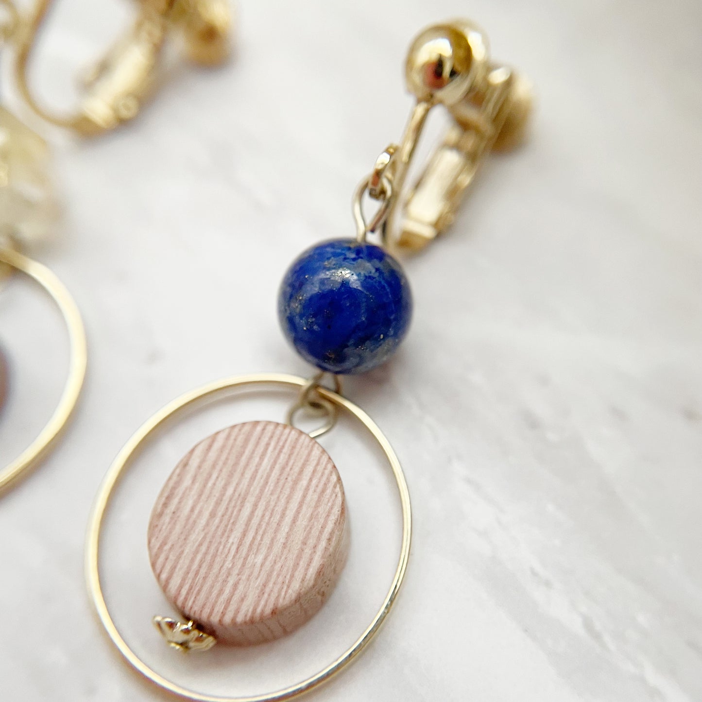 【選べる誕生石×アロマ】香りを楽しむ天然石のアロマイヤリング