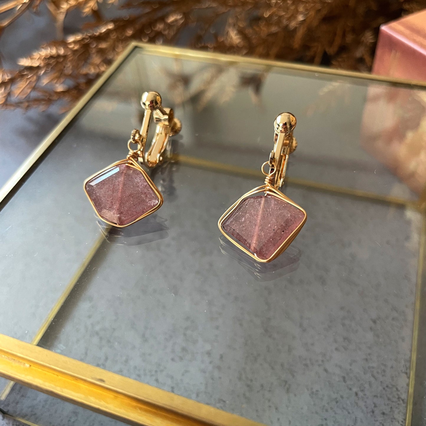 【★送料無料★】【14kgf金属アレルギー対応】桜色ピンクエピドートイヤリング