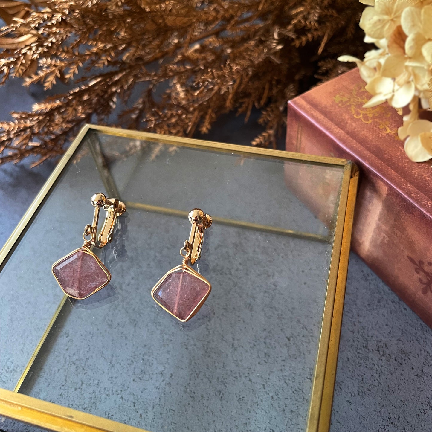 【★送料無料★】【14kgf金属アレルギー対応】桜色ピンクエピドートイヤリング