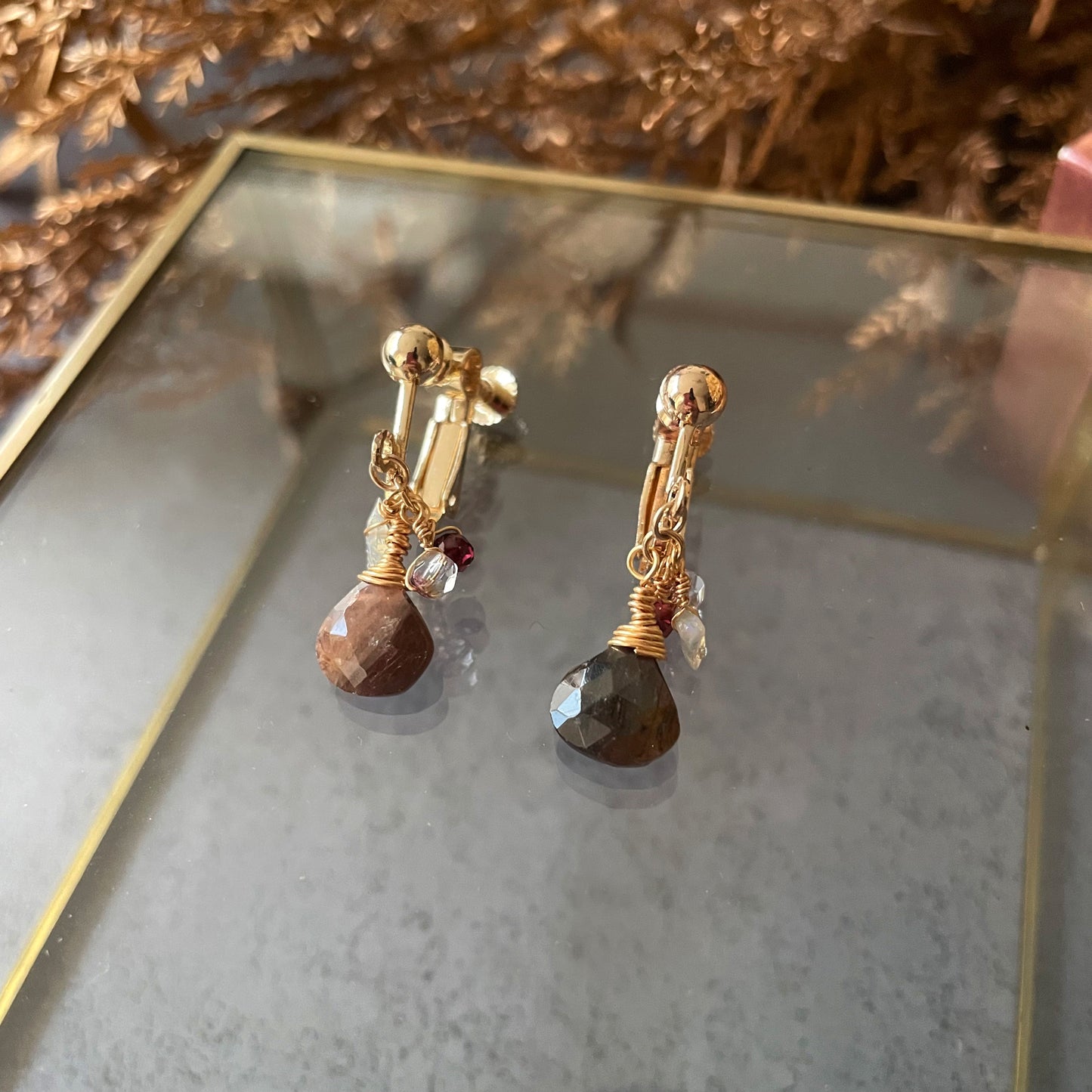 【★送料無料★】【14kgf金属アレルギー対応】小ぶりが可愛いアンダルサイトのイヤリング