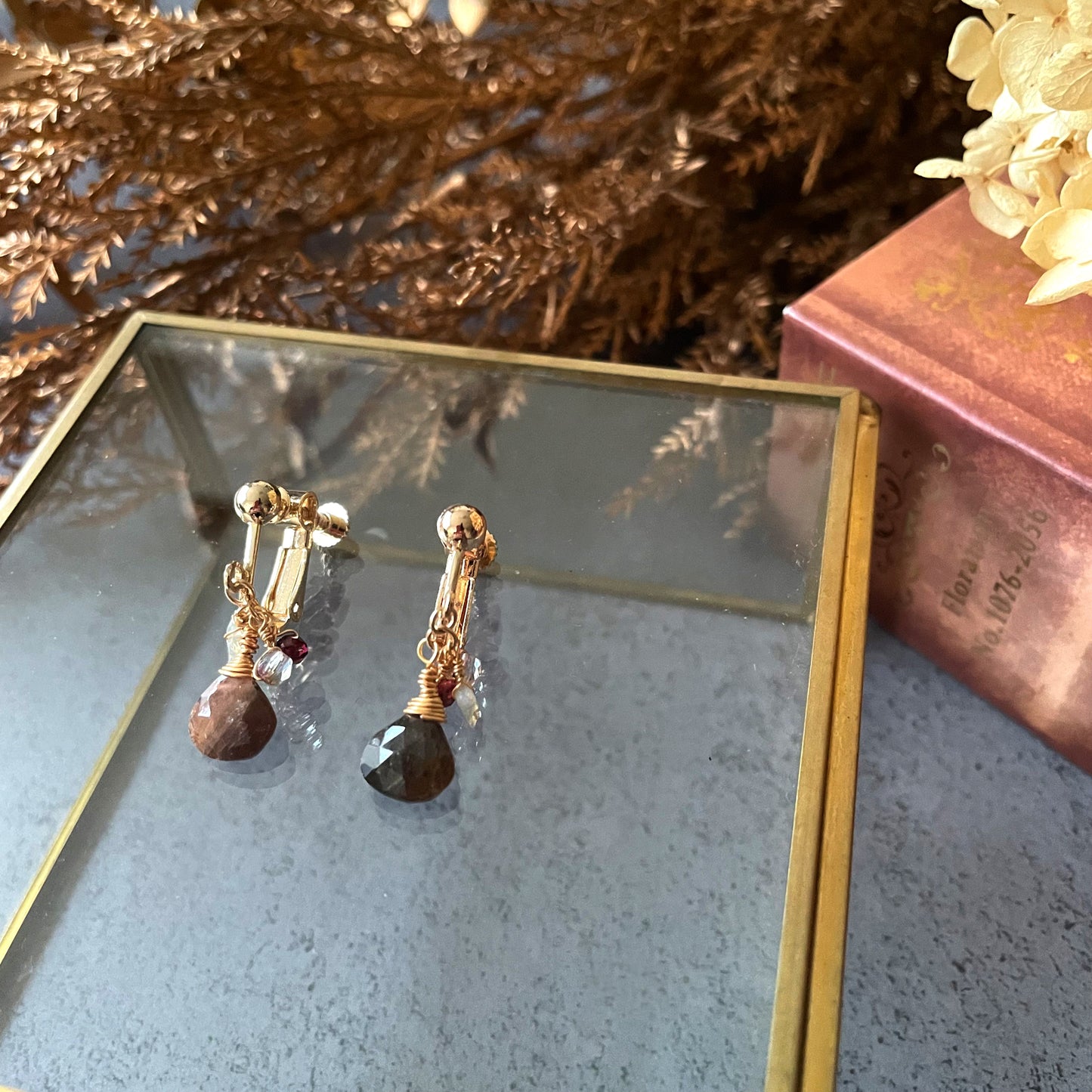 【★送料無料★】【14kgf金属アレルギー対応】小ぶりが可愛いアンダルサイトのイヤリング