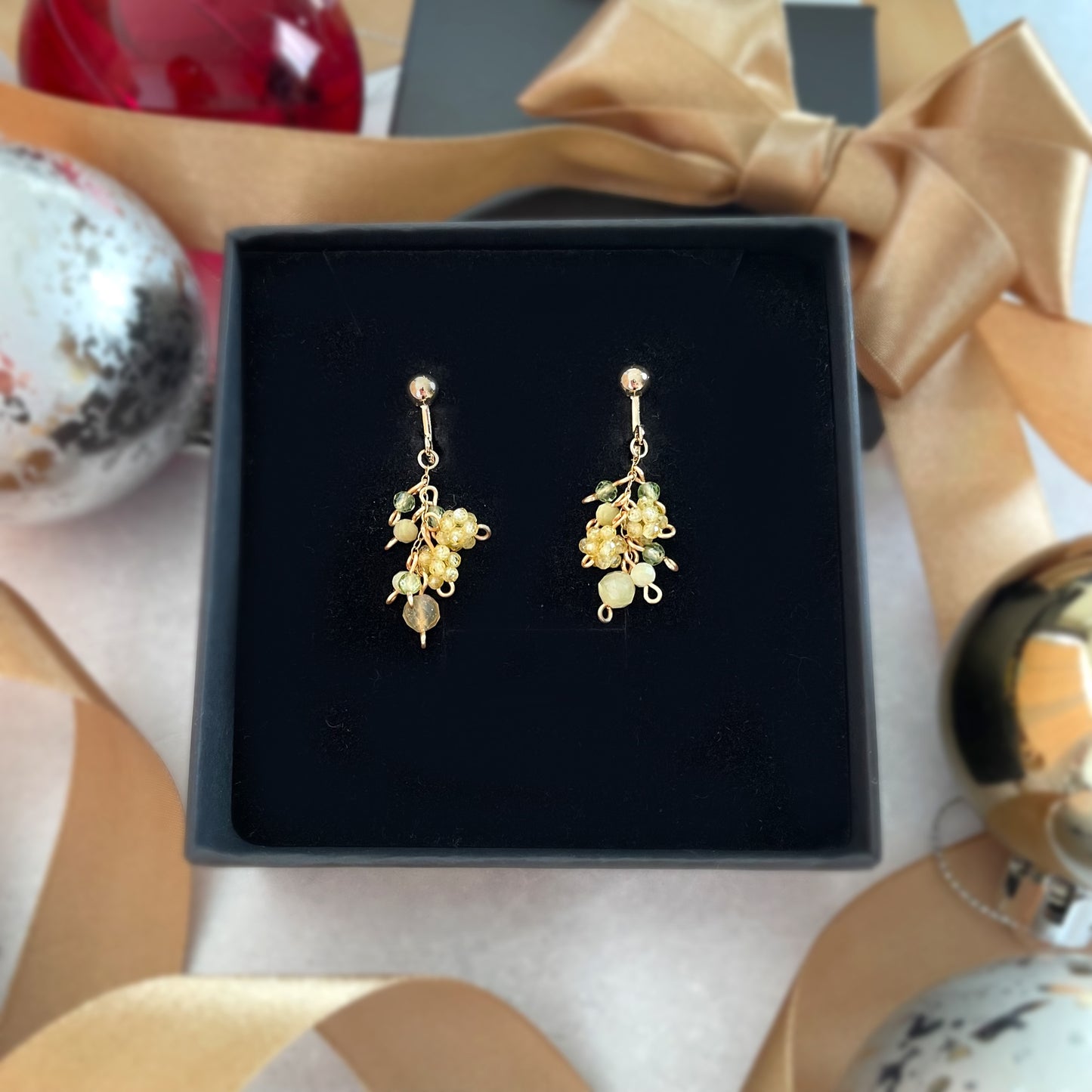 【★送料無料★】〜プレゼントにも♪〜ふわふわミモザのイエローオパールイヤリング　天然石【14kgf】