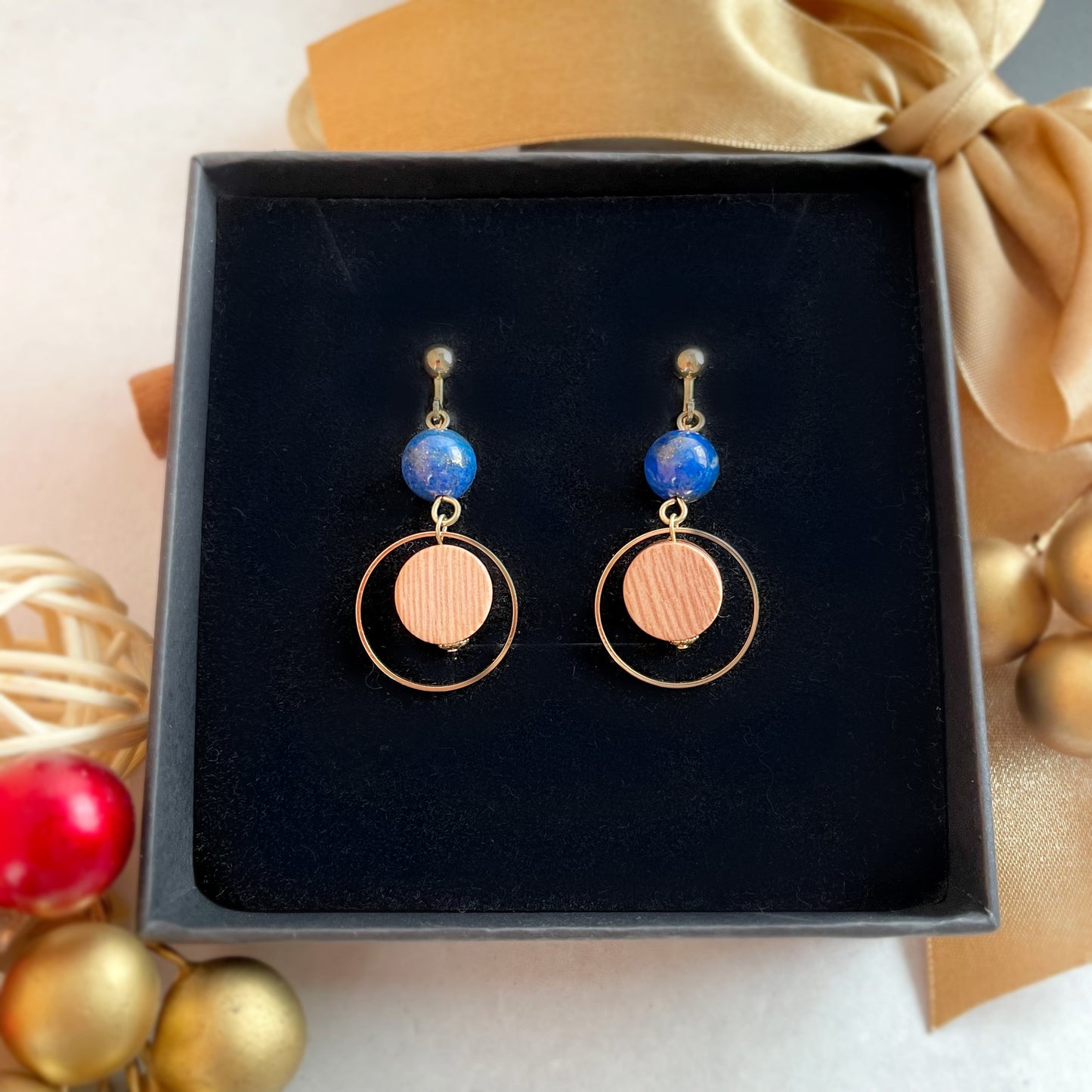 【選べる誕生石×アロマ】香りを楽しむ天然石のアロマイヤリング