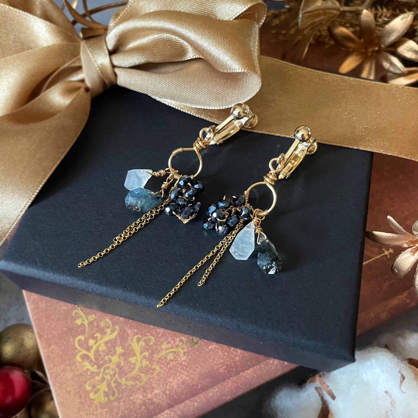 【★送料無料★】【14kgf金属アレルギー対応】モスアクアマリンとムーンストーンのイヤリング