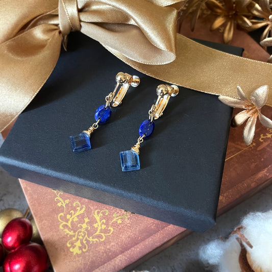 【★送料無料★】クリスマスディナーに〜ブルーが輝くカイヤナイトとラピスラズリのイヤリング　天然石【14kgf】