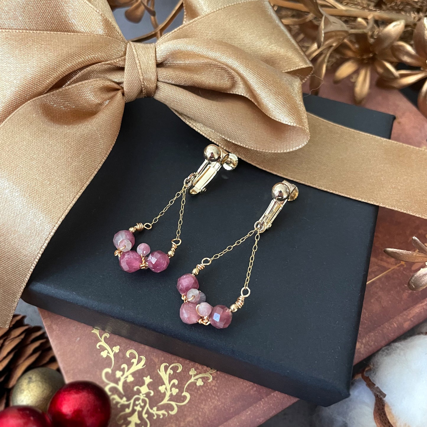 【★送料無料★】【14kgf金属アレルギー対応】〜選べる天然石〜トルマリンの揺れるチェーンイヤリング