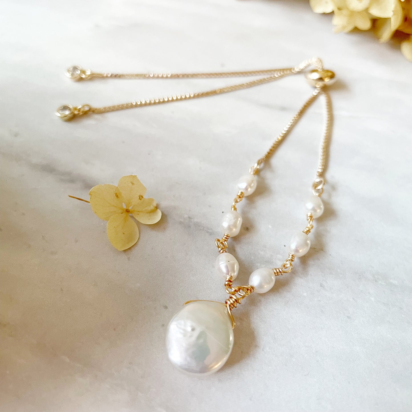 【★送料無料★】【✦14kgf金属アレルギー対応✦】天然石  〜6月の誕生石〜 艶めく淡水パールのブレスレット