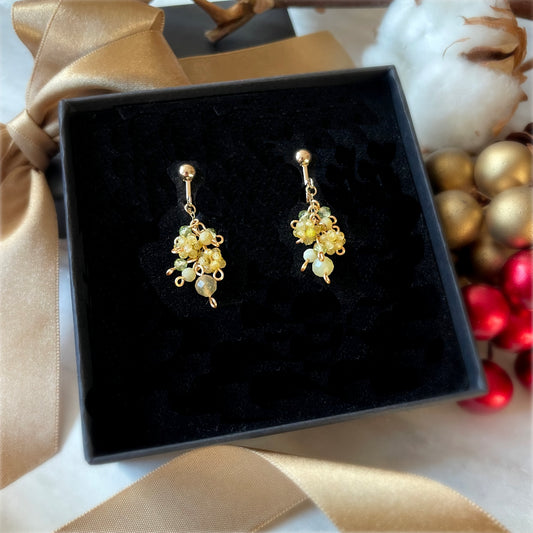 【★送料無料★】〜プレゼントにも♪〜ふわふわミモザのイエローオパールイヤリング　天然石【14kgf】