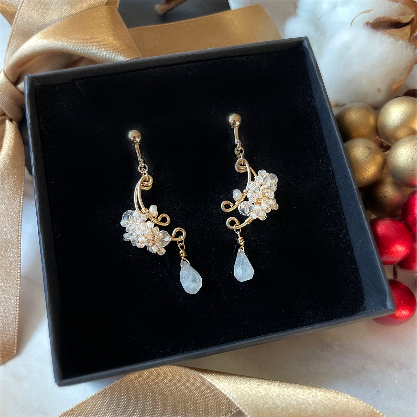 【★送料無料★】˚✧ウェディングシーンに˚✧〜6月の誕生石〜レインボームーンストーンの月のイヤリング