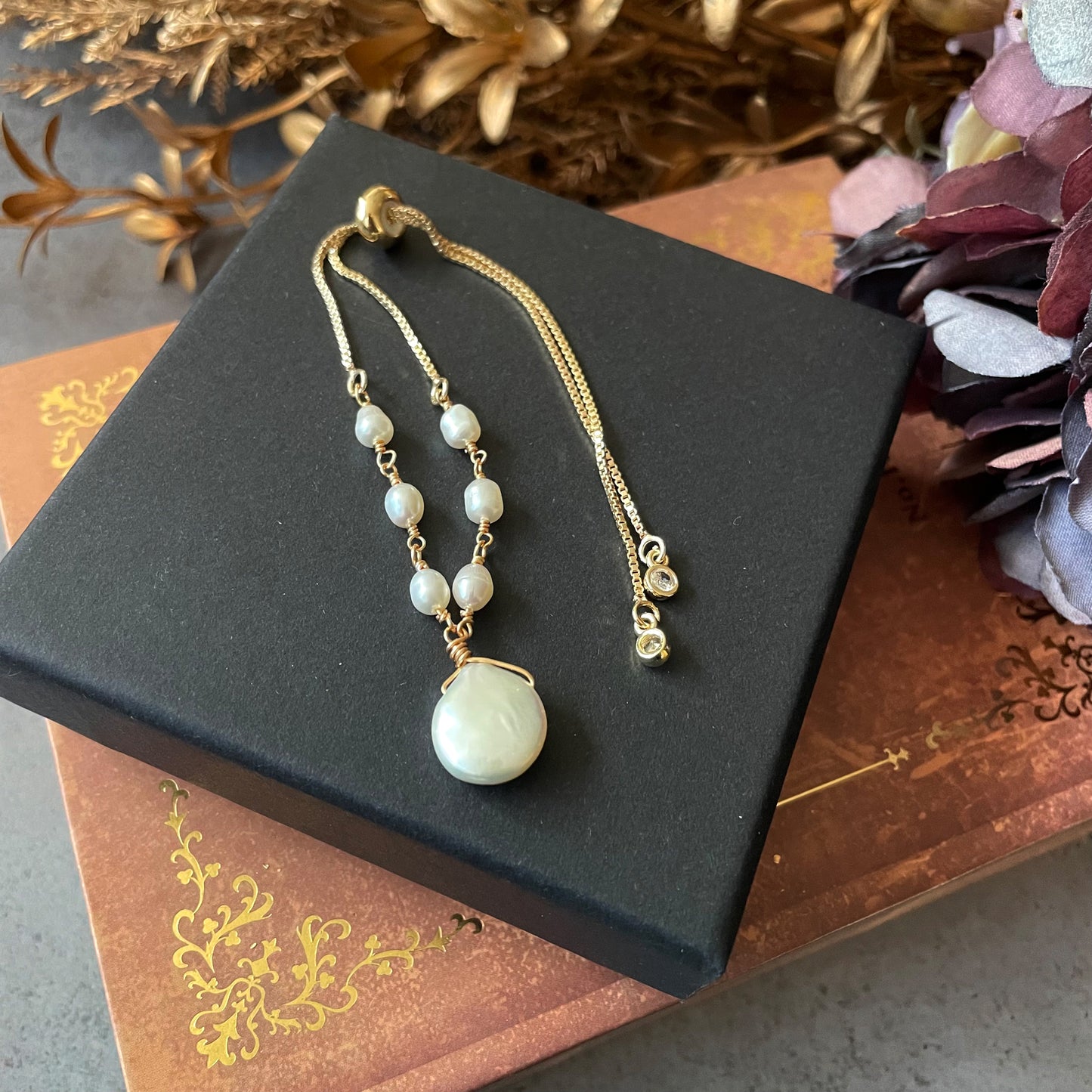 【★送料無料★】【✦14kgf金属アレルギー対応✦】天然石  〜6月の誕生石〜 艶めく淡水パールのブレスレット