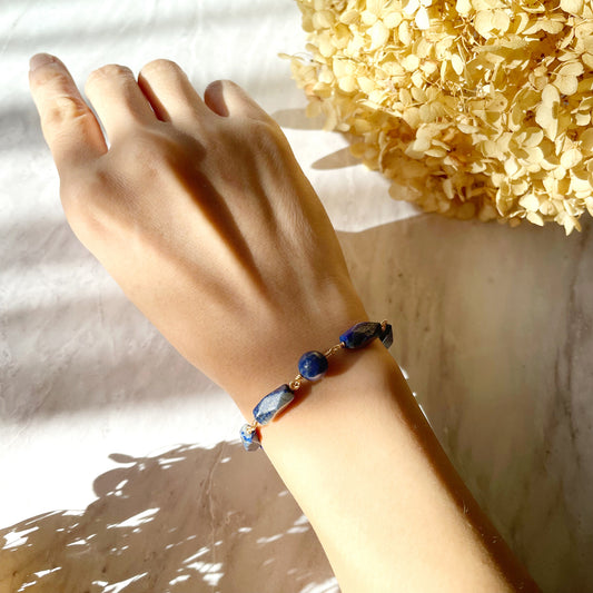 【★送料無料★】【✦14kgf金属アレルギー対応✦】天然石 真冬の夜空のラピスラズリのブレスレット